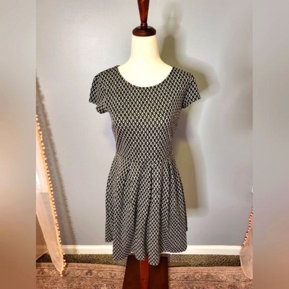 Maison Jules Black and White Pleated Dress - Picture 2 of 5